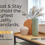 Host & - The Tardis 度假居
